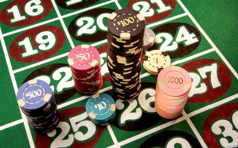 kyat slot Live Casino နှင့် Slots ဂိမ်းများ ကစားနေသောမြင်ကွင်း